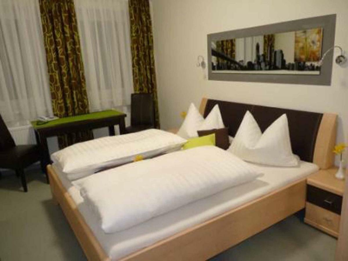 Cafe Und Pension Ringer Vilseck Экстерьер фото